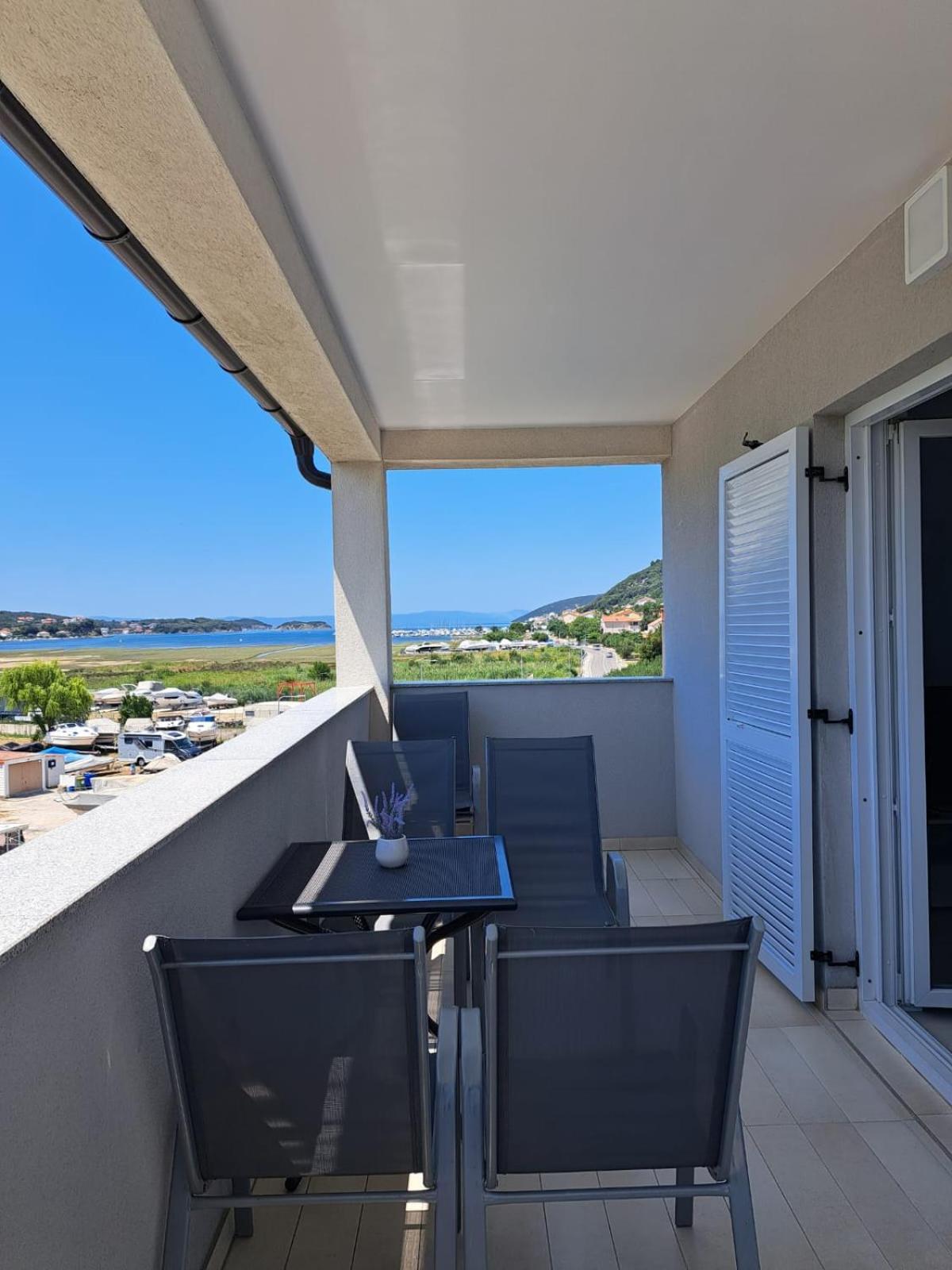 Navis Supetarska Draga Exterior foto